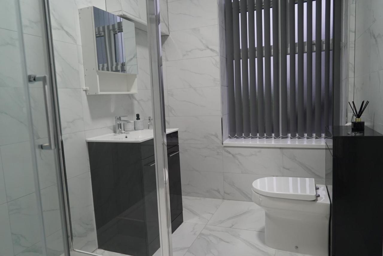 1 & 2 Bed Apartments - Desborough, Kettering, Cosy, Parking, Family, Wifi เคทเทอริง ภายนอก รูปภาพ