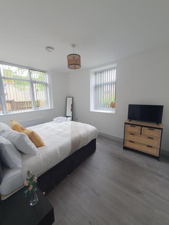 1 & 2 Bed Apartments - Desborough, Kettering, Cosy, Parking, Family, Wifi เคทเทอริง ภายนอก รูปภาพ