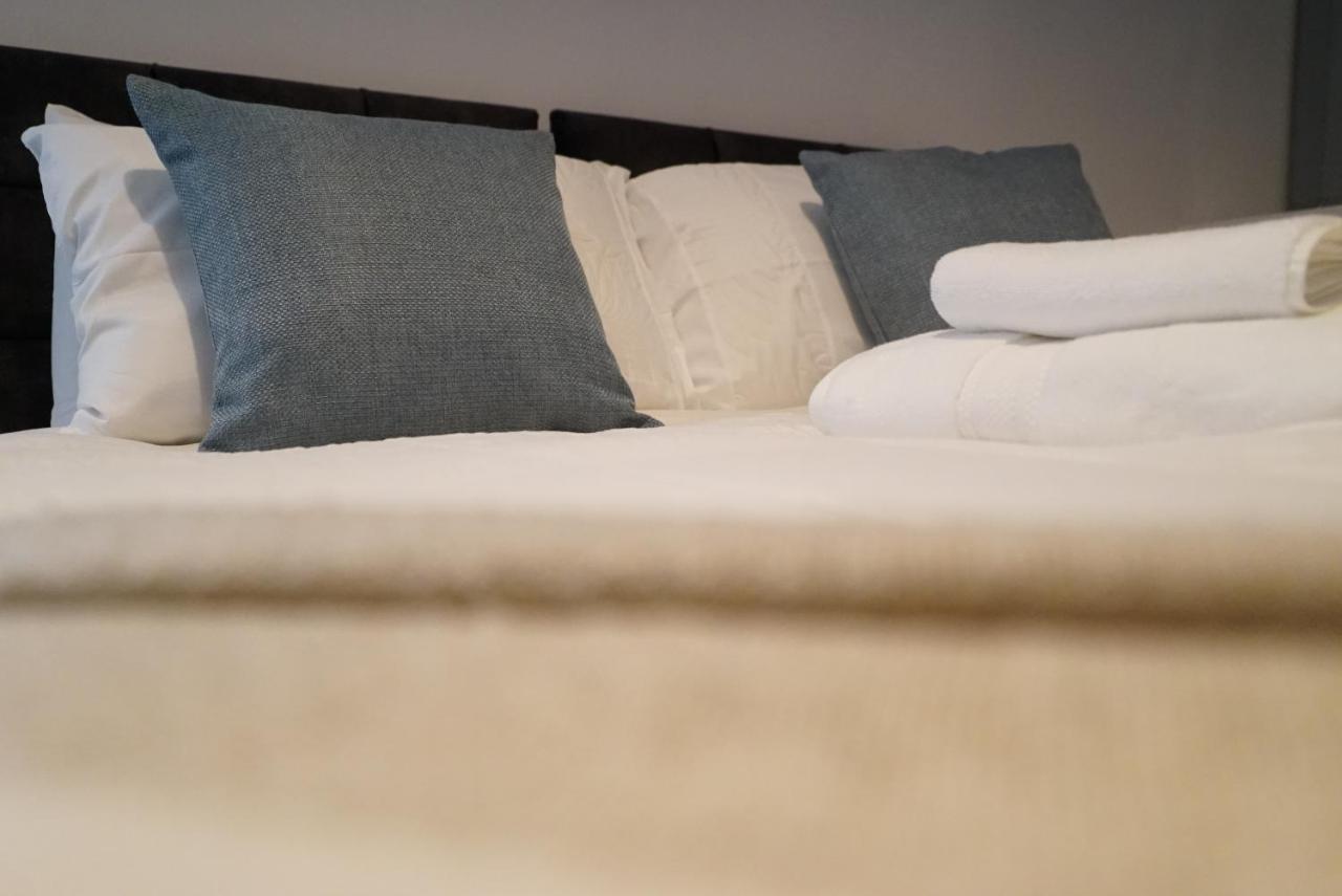 1 & 2 Bed Apartments - Desborough, Kettering, Cosy, Parking, Family, Wifi เคทเทอริง ภายนอก รูปภาพ