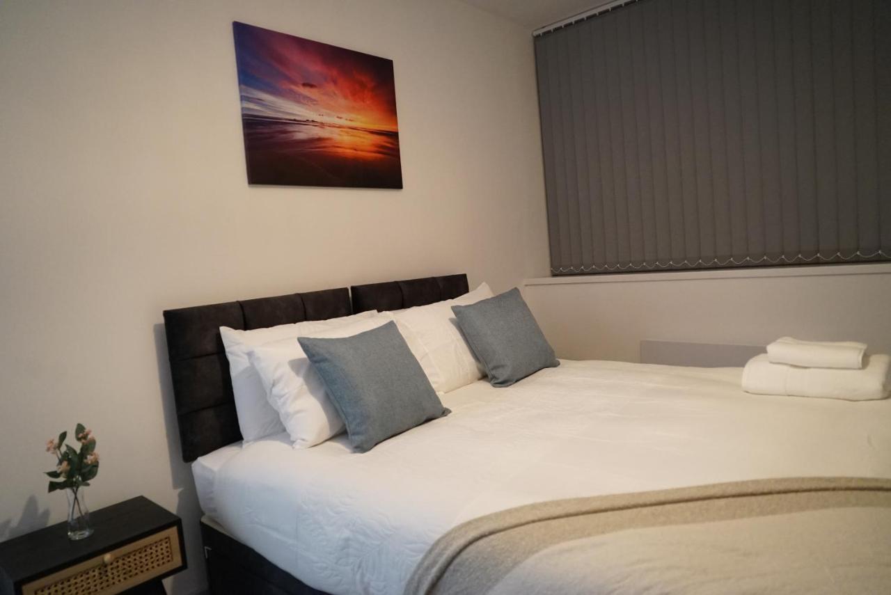 1 & 2 Bed Apartments - Desborough, Kettering, Cosy, Parking, Family, Wifi เคทเทอริง ภายนอก รูปภาพ