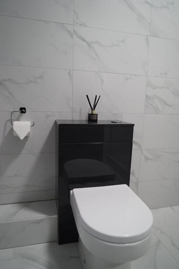 1 & 2 Bed Apartments - Desborough, Kettering, Cosy, Parking, Family, Wifi เคทเทอริง ภายนอก รูปภาพ