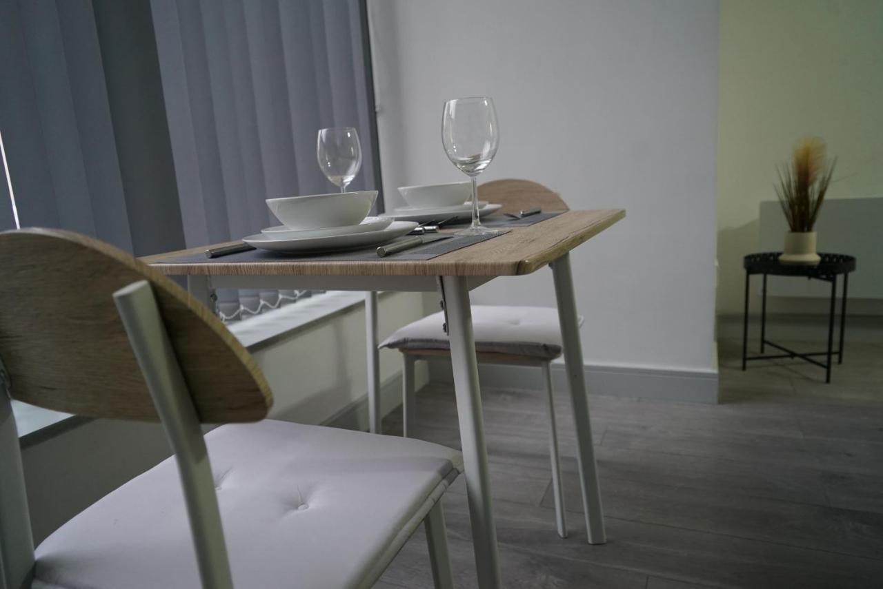 1 & 2 Bed Apartments - Desborough, Kettering, Cosy, Parking, Family, Wifi เคทเทอริง ภายนอก รูปภาพ
