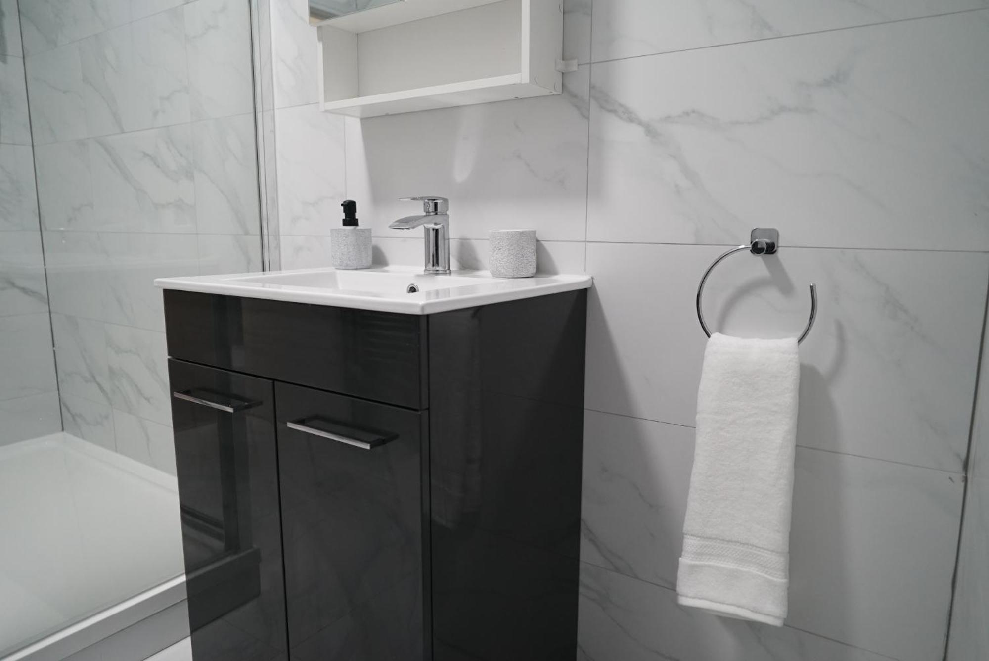 1 & 2 Bed Apartments - Desborough, Kettering, Cosy, Parking, Family, Wifi เคทเทอริง ภายนอก รูปภาพ