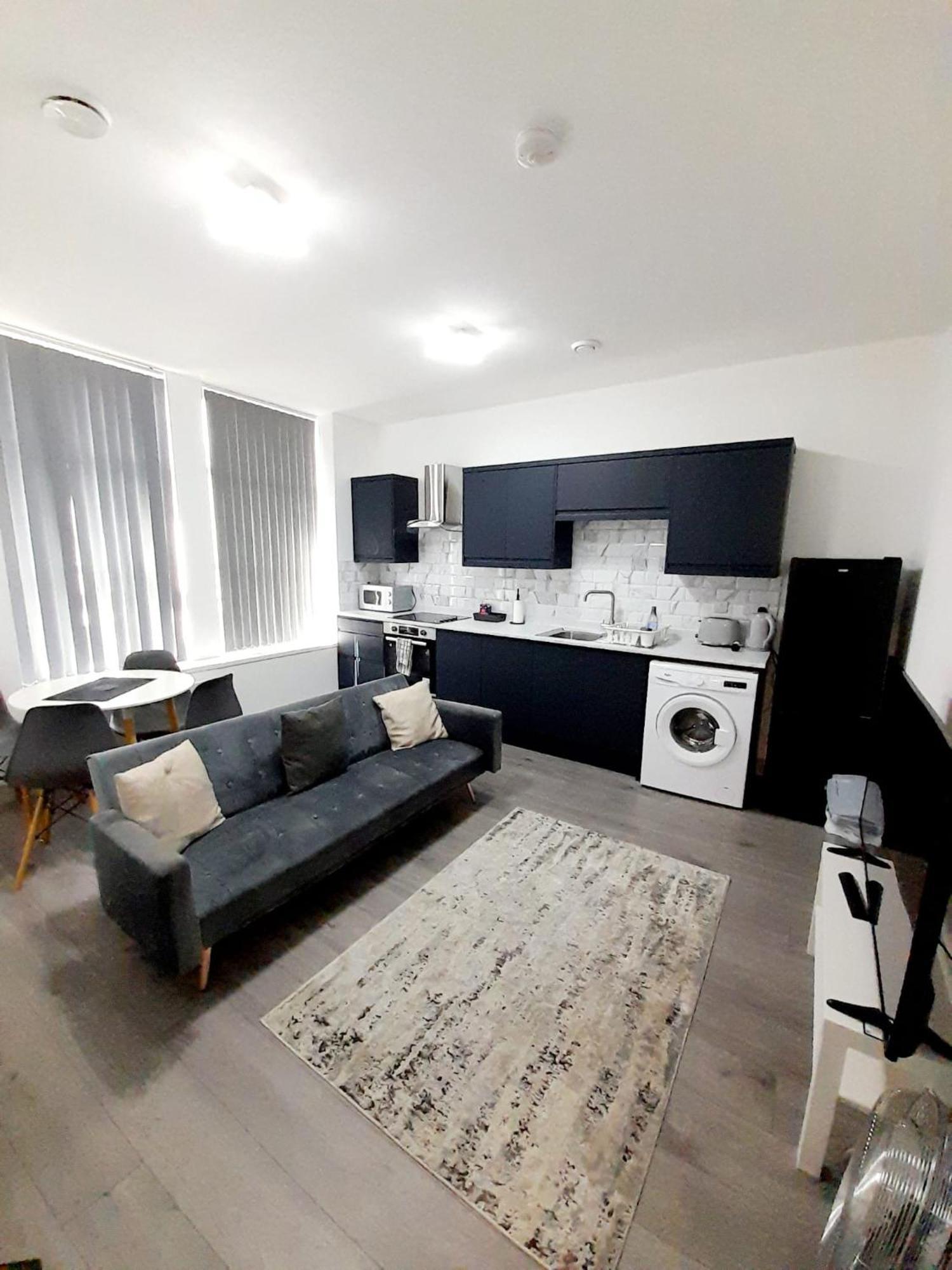 1 & 2 Bed Apartments - Desborough, Kettering, Cosy, Parking, Family, Wifi เคทเทอริง ภายนอก รูปภาพ