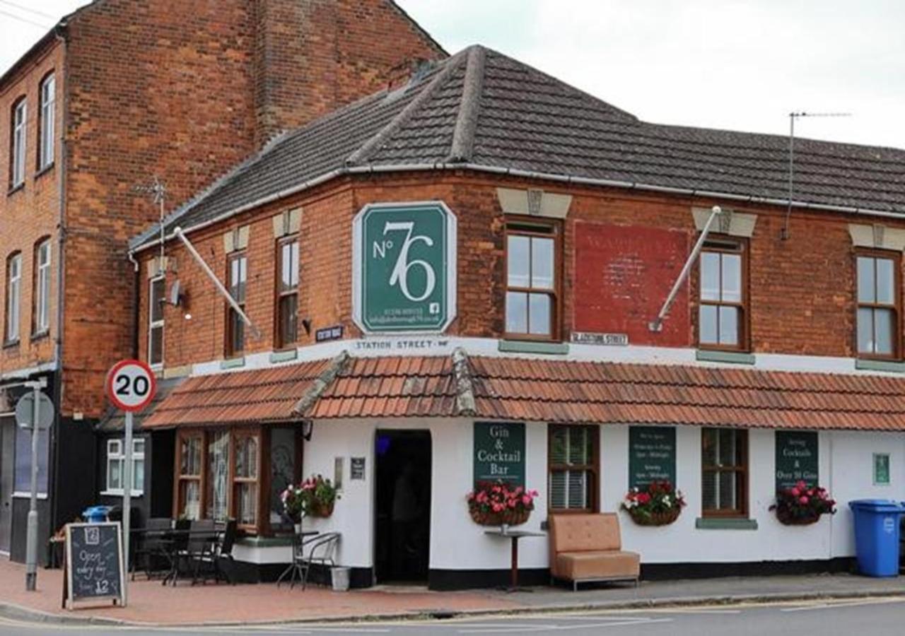 1 & 2 Bed Apartments - Desborough, Kettering, Cosy, Parking, Family, Wifi เคทเทอริง ภายนอก รูปภาพ